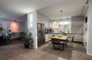 Vilă - 6 camere de vanzare TARGU MURES - Mures anunturi imobiliare Mures