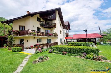 Casă - 8 camere de vanzare MOIECIU - Brasov anunturi imobiliare Brasov