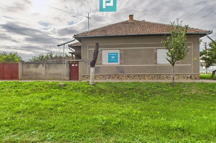 Casă cu teren generos, zonă centrală, Curtici anunturi imobiliare Arad
