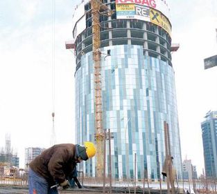 Sky Tower, imobilul de birouri de pe Calea Floreasca, prinde contur: „Construim un etaj în şase zile“