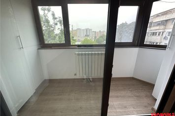 Apartament 4 camere de vanzare STEFAN CEL MARE - Bacau anunturi imobiliare Bacau
