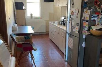 Apartament 3 camere de vanzare FLORILOR - Brasov anunturi imobiliare Brasov