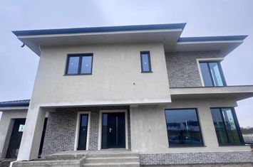 Vilă - 5 camere de vanzare RADAUTI - Suceava anunturi imobiliare Suceava