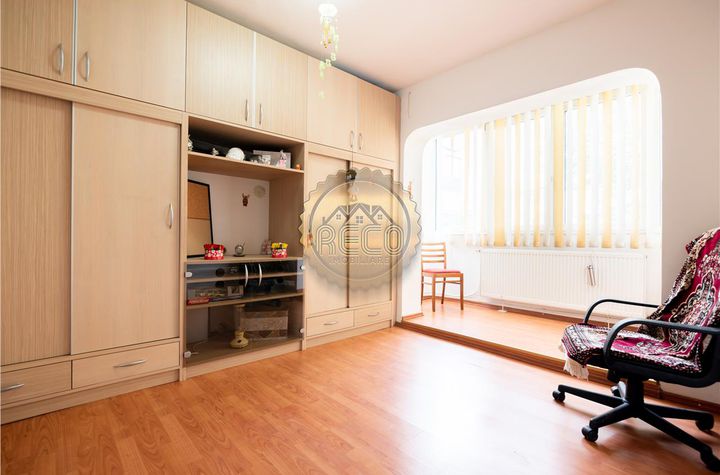 Apartament 3 camere de vanzare ROGERIUS - Bihor anunturi imobiliare Bihor