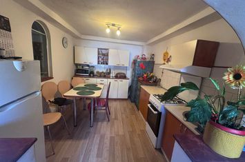 Casă - 4 camere de inchiriat DEMOCRATIEI - Prahova anunturi imobiliare Prahova