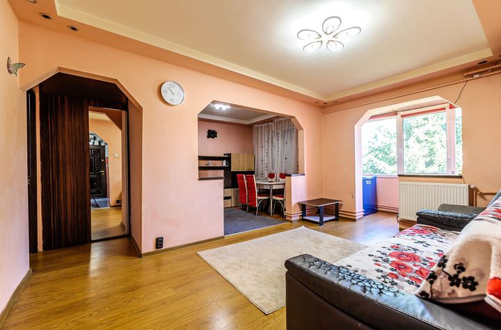 Apartament cu 3 camere cu centrala proprie in zona UTA Comision 0 anunturi imobiliare Arad