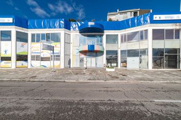 Spațiu comercial 600 mp în Kalamitsa, la 40 m de mare anunturi imobiliare Grecia