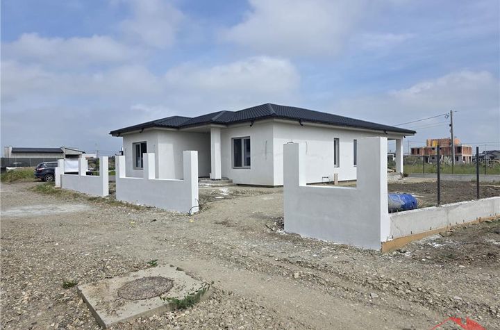 Casă - 4 camere de vanzare EXTERIOR VEST - Vrancea anunturi imobiliare Vrancea