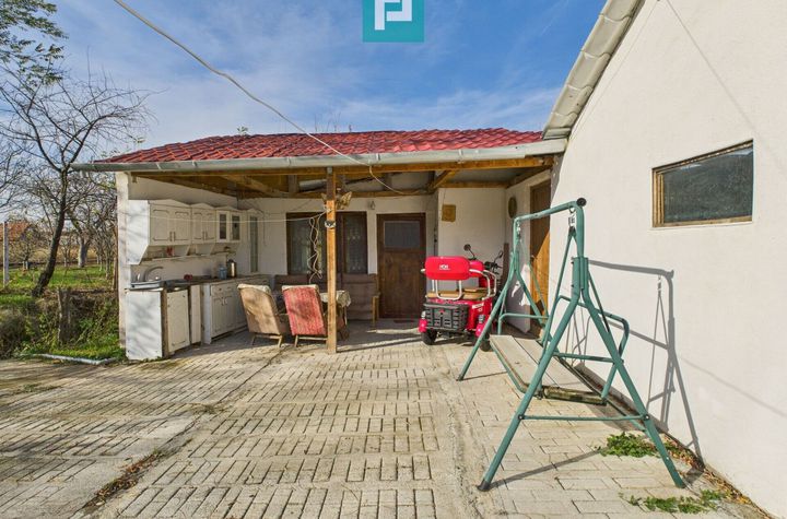 Casuță cu priveliște panoramică spre Cetatea Șiria anunturi imobiliare Arad