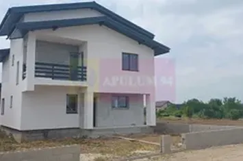 Săbăreni, casă parter + etaj, 5 camere, 3 bai, terasă acoperită, CT anunturi imobiliare Giurgiu