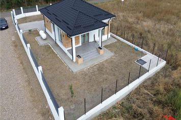 Casă - 4 camere de vanzare EXTERIOR NORD - Vrancea anunturi imobiliare Vrancea
