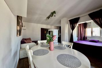 Garsoniera cu terasa de vis 13 Septembrie | Tudor Vladimirescu anunturi imobiliare Bucuresti