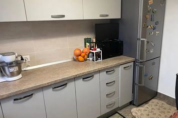 Apartament 2 camere de inchiriat TRACTORU - Brasov anunturi imobiliare Brasov