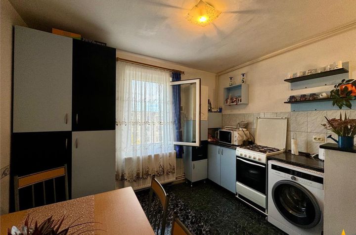 Apartament 3 camere de vanzare CENTRAL - Mures anunturi imobiliare Mures