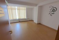 950 €, Apartament 4 camere