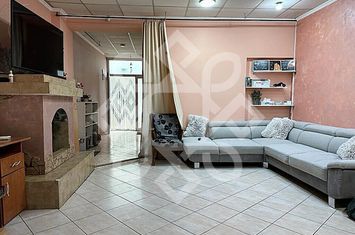Apartament 5 camere de vanzare ULTRACENTRAL - Bihor anunturi imobiliare Bihor