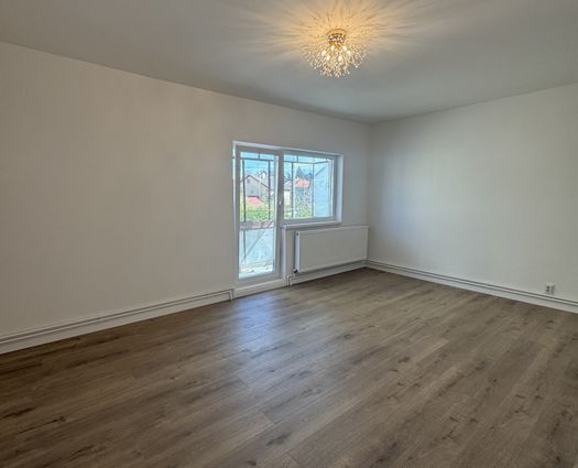 Apartament 3 camere Strand, 64 mp