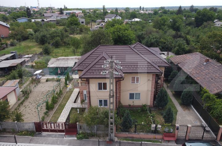 Vilă - 9 camere de vanzare TARGOVISTE - Dambovita anunturi imobiliare Dambovita