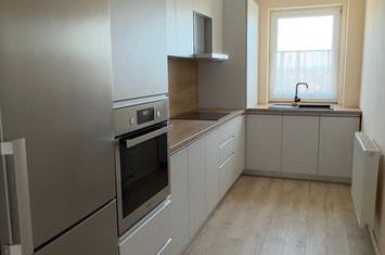 Inchiriez ap 2 camere, mobil utilat modern, loc parcare- 550 euro/luna anunturi imobiliare Bihor
