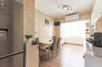 De vânzare apartament spațios cu 2 camere decomandat etaj 3 Comision 0 anunturi imobiliare Arad