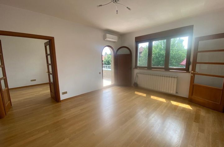 Inchiriere apartament cinci camere doua terase Cotroceni metrou Eroilor anunturi imobiliare Bucuresti