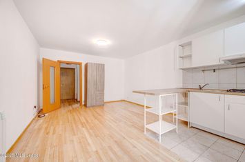 Garsoniera Metrou Iancului - Avrig, 32 mp Bloc 1980, Libera anunturi imobiliare Bucuresti