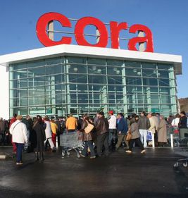 Se deschide primul hypermarket Cora din Arad