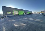 8 €, Spațiu industrial