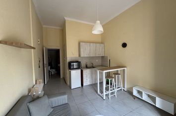 Studio renovat 28 mp în centrul Serres anunturi imobiliare Grecia