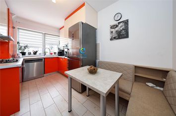 Apartament 3 camere de vanzare PERIFERIE - Brasov anunturi imobiliare Brasov