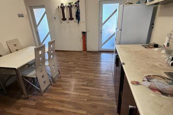 Apartament 3 camere de vanzare CALEA BUCURESTI - Dolj anunturi imobiliare Dolj