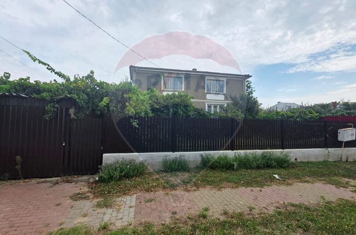 Casă / Vilă cu 4 camere de vânzare în zona Central anunturi imobiliare Vaslui