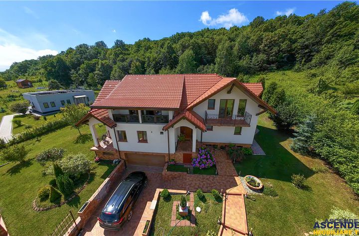 Casă - 9 camere de vanzare HUNEDOARA - Hunedoara anunturi imobiliare Hunedoara