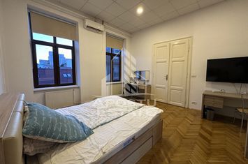 Apartament cu 2 camere, ultracentral, la etajul 1 in cladire istorica. anunturi imobiliare Timis