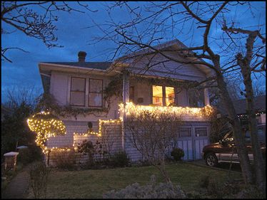 Circa o treime dintre ghirlandele luminoase de Crăciun prezintă risc mare de siguranţă în locuinţe