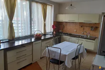 Casă - 8 camere de vanzare ASTRA - Brasov anunturi imobiliare Brasov