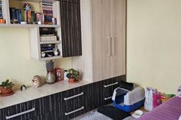 Apartament cu 3 camere semidecomandat zona Podul Ros ,aproape de sensul giratoriu, bloc din 1971 fără risc seismic, et 7 din 10 cu lift anunturi imobiliare Iasi