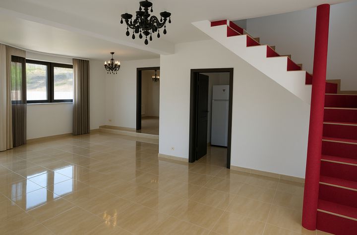 Casă - 7 camere de vanzare SIBIU - Sibiu anunturi imobiliare Sibiu