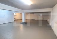 400 €, Spațiu comercial