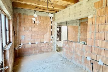 Casa la rosu cu instalatie electrica Becicherecu Mic anunturi imobiliare Timis