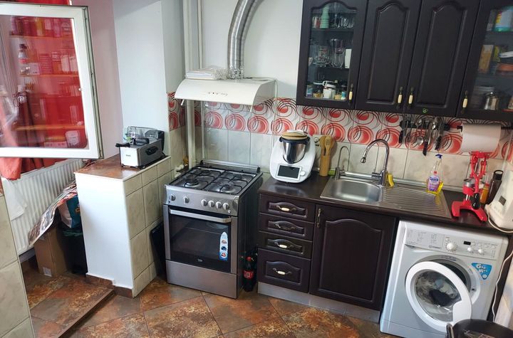 Mantuleasa - Mosilor 4 camere transformate în 3 etaj 3 bloc 1984 anunturi imobiliare Bucuresti