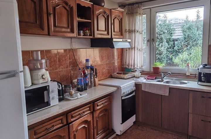 Vilă - 7 camere de vanzare IOSIA - Bihor anunturi imobiliare Bihor
