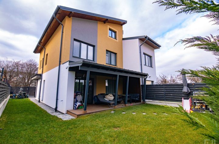 Vilă - 6 camere de vanzare MANASTUR - Cluj anunturi imobiliare Cluj