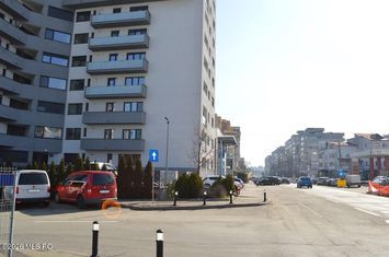 Fratii Golesti - McDonald's - Apartament 3 Camere cu Garaj anunturi imobiliare Arges
