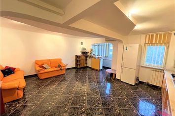 Apartament 3 camere de vanzare CENTRAL - Vrancea anunturi imobiliare Vrancea