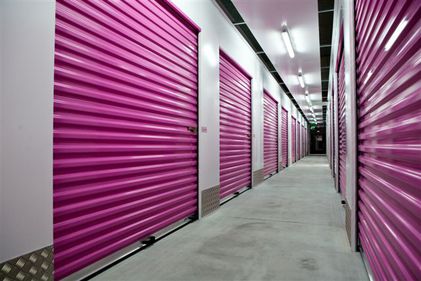 Cine dă 45 euro/lună pe o boxă de 2 mp ca să-şi ţină schiurile