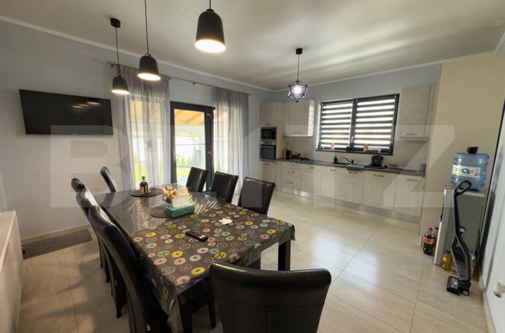 Casă - 6 camere de vanzare PLAIUL VULCANESTI - Dolj anunturi imobiliare Dolj