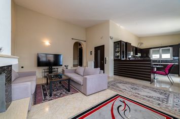 Clădire cu 3 apartamente în Chrysoupoli Nestos anunturi imobiliare Grecia