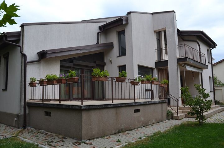 Vilă - 6 camere de vanzare BANEASA - Bucuresti anunturi imobiliare Bucuresti