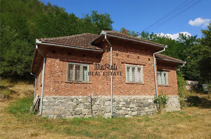 Casă - 4 camere de vanzare EXTERIOR NORD - Hunedoara anunturi imobiliare Hunedoara